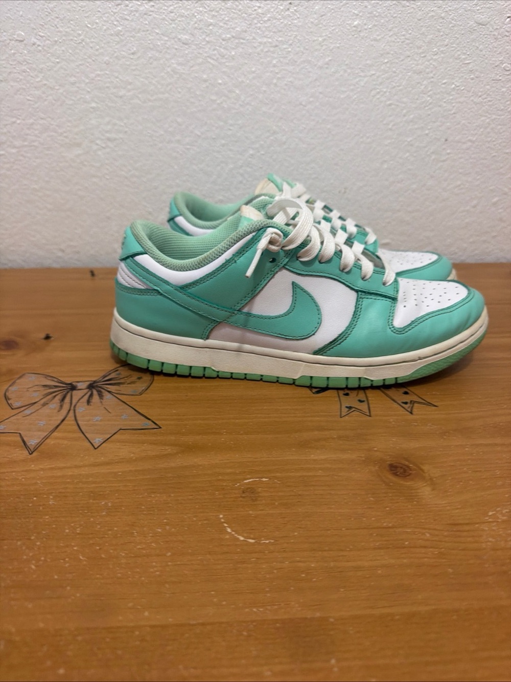 Nike Women's Mint Green and White Low-Top Sneakers